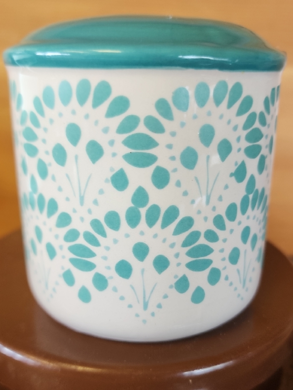 The Pioneer Woman, Ceramic Red Floral and Teal Pattern Salt & Pepper Shakers. - Picture 13 of 13